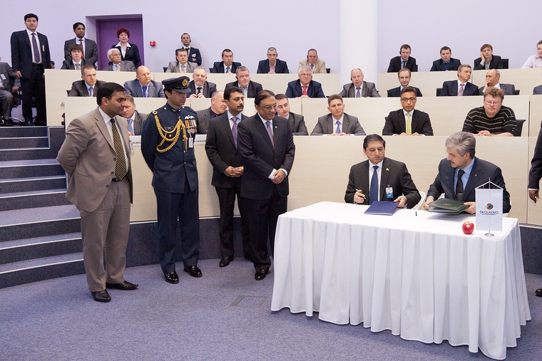 Подписание согалшения о сотрудничестве в присутствии Президента Пакистана г-на Первеза Мушараффа