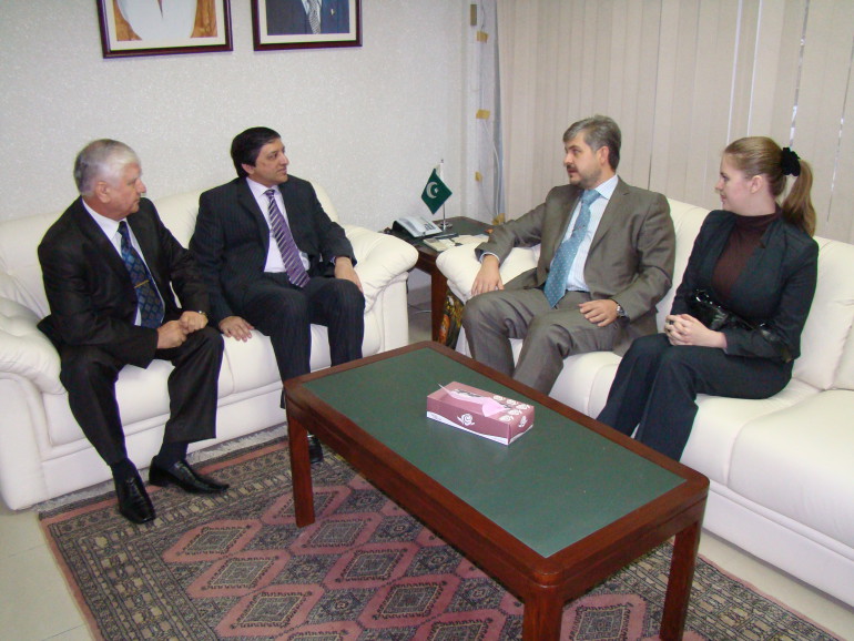 с г-ном С. Мандивалой, Министром по инвестициям исламской республики Пакистан